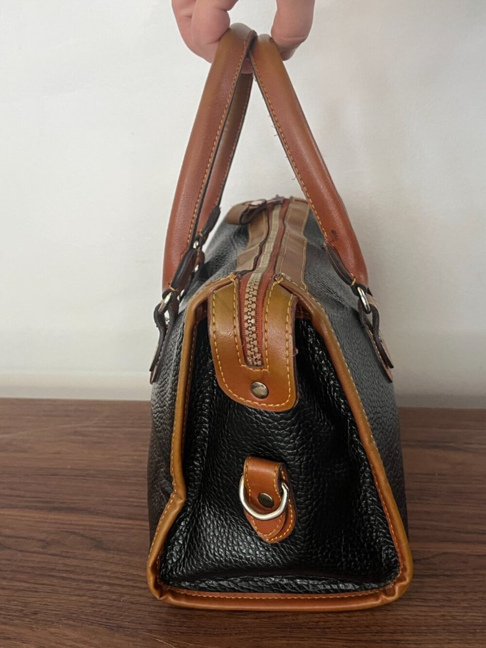 VTG Dooney Bourke Black and Brown Pebble AllWeather Leather Doctor's/Bowler Bag - Picture 7 of 14